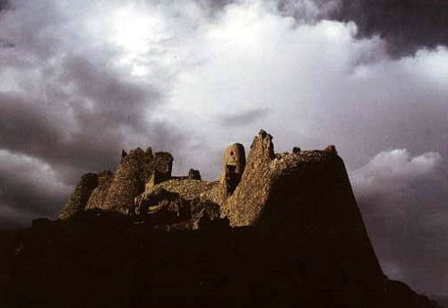 Alamut-castle-Iran.jpg