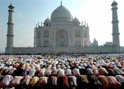 117_Indian-Muslims-praying-.jpg